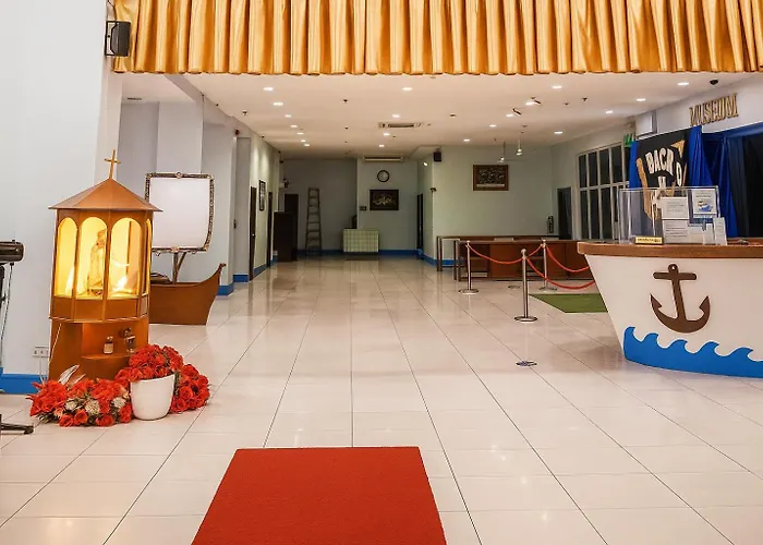 Mariners Court Hotel