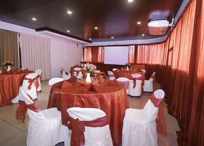 Mariners Court 3*